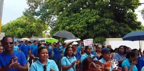 Apertura año escolar con protestas en varias escuelas interior del país