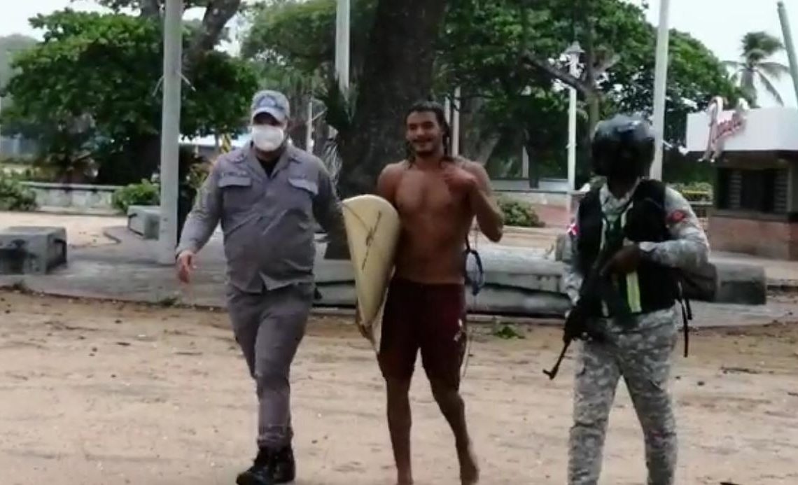 Policia Nacional Apresan Surfistas