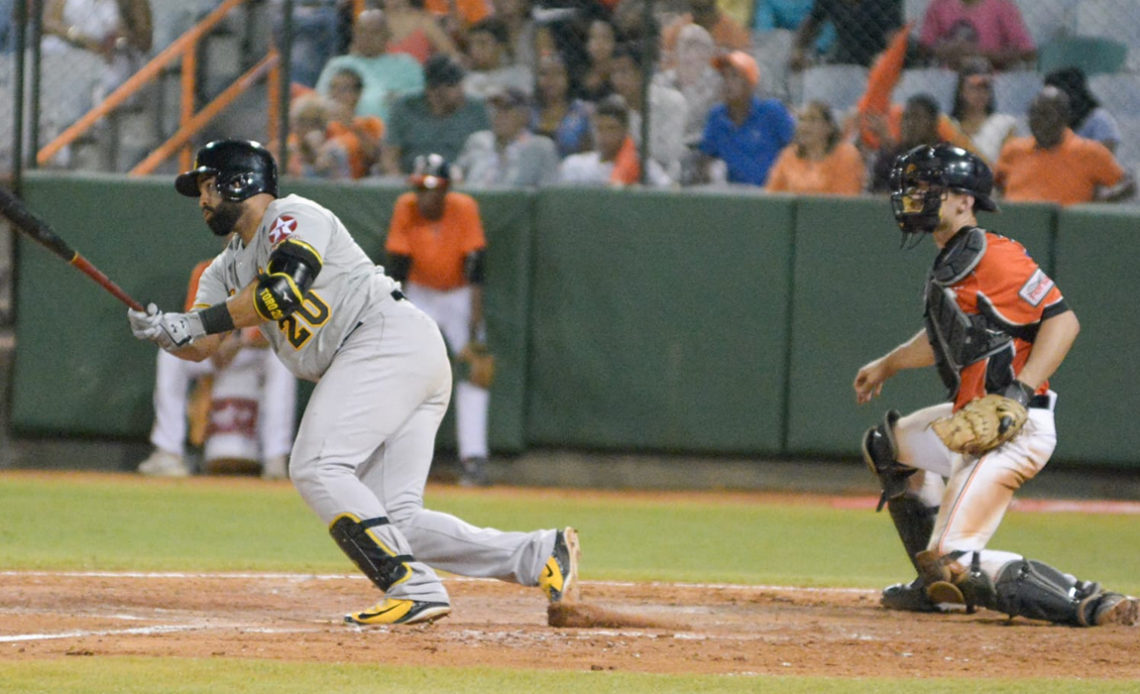 Águilas vencen a toros