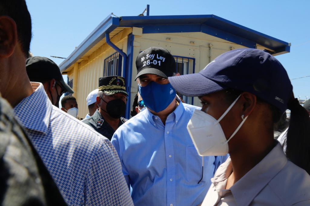 Abinader en presa Guayubín