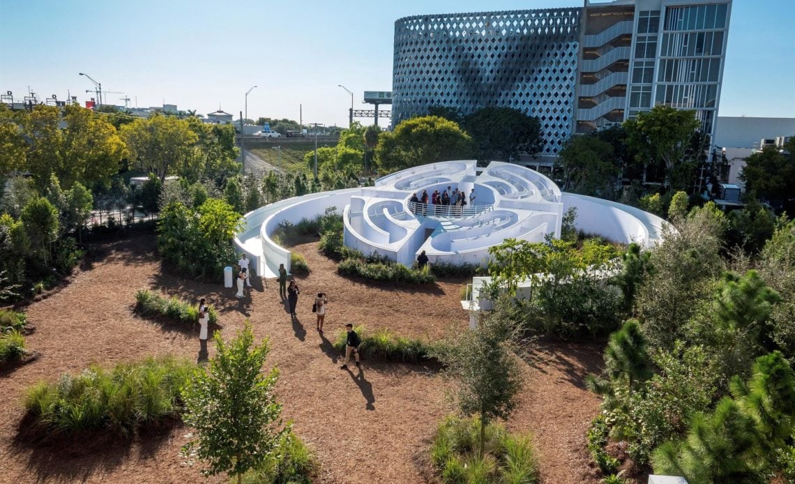 Miami celebra 100 años de Chanel Nº 5 con una instalación a gran escala