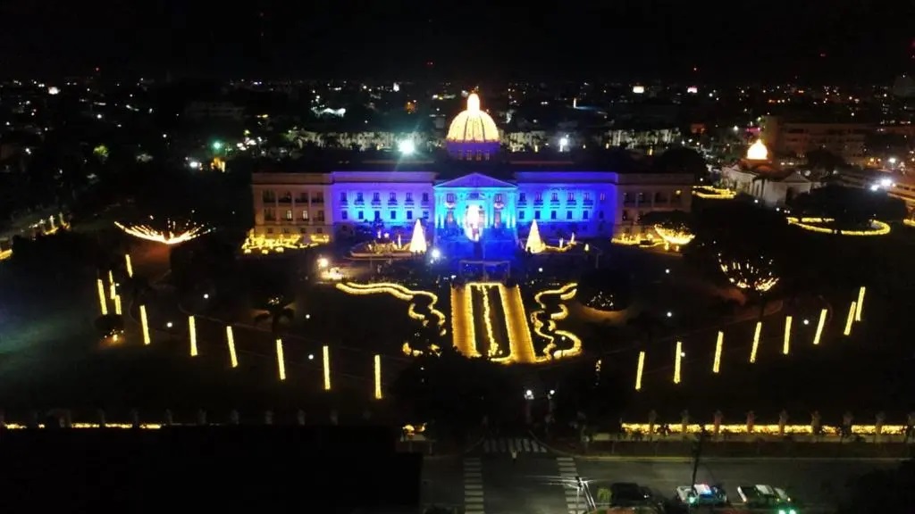 Palacio Nacional encenderá su árbol de Navidad decorado con piezas de artesanía dominicana