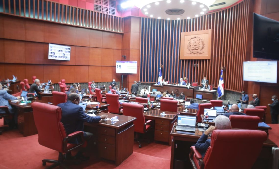 El Senado continúa la lectura íntegra del Código Penal