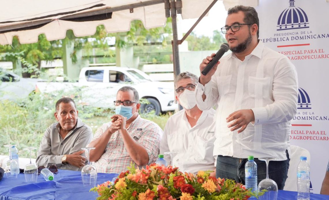 Director FEDA da primer palazo para construcción Centro de Capacitación Agropecuaria Duvergé