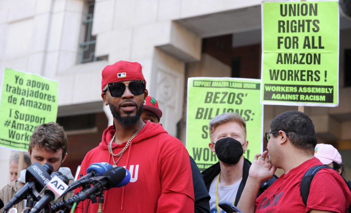 Trabajadores aprueban en Nueva York el primer sindicato de Amazon en EEUU