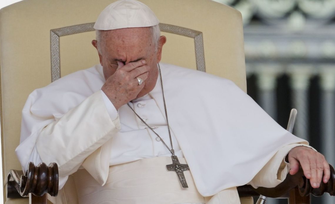 El papa, afligido por las víctimas y destrozos causados por el huracán Fiona