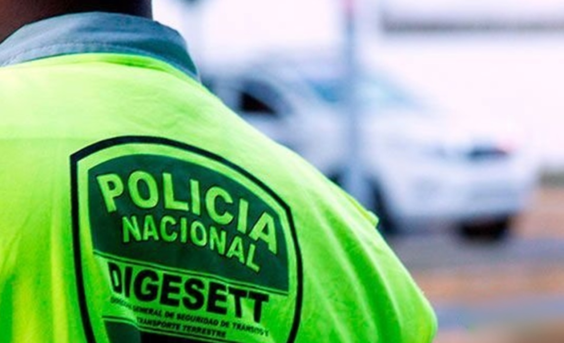 Denuncian agentes de la Digesett no fiscalizan miembro del Ejército que se transportaba sin casco