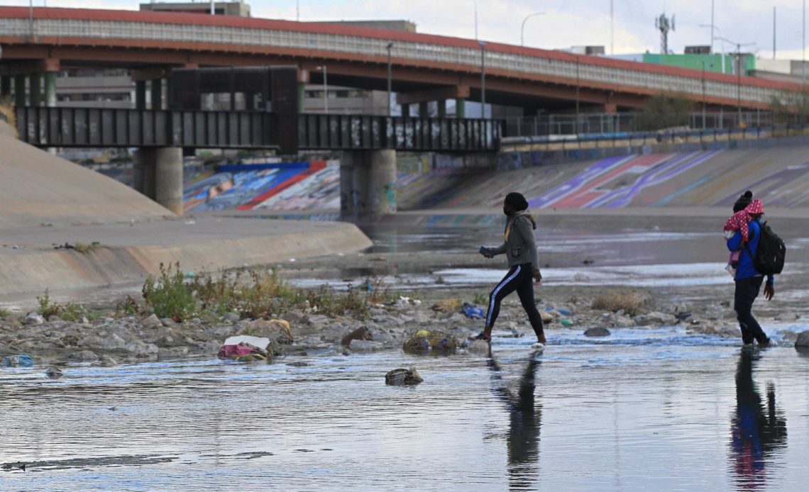 Al menos nueve migrantes muertos tras cruzar río entre EE.UU. y México