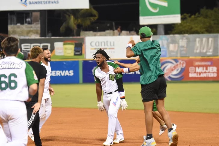 Rainer Cruz definió triunfo de las Estrellas en el noveno para vencer a los Toros