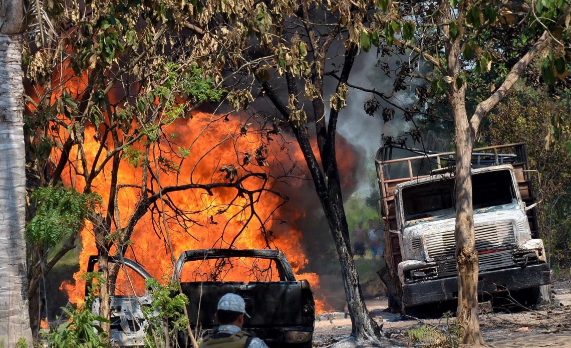 Explosión de ducto por presunta toma clandestina deja un muerto en México