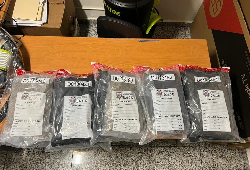 Decomisan 17 paquetes de marihuana camuflados en aspiradora y cajas de cereal