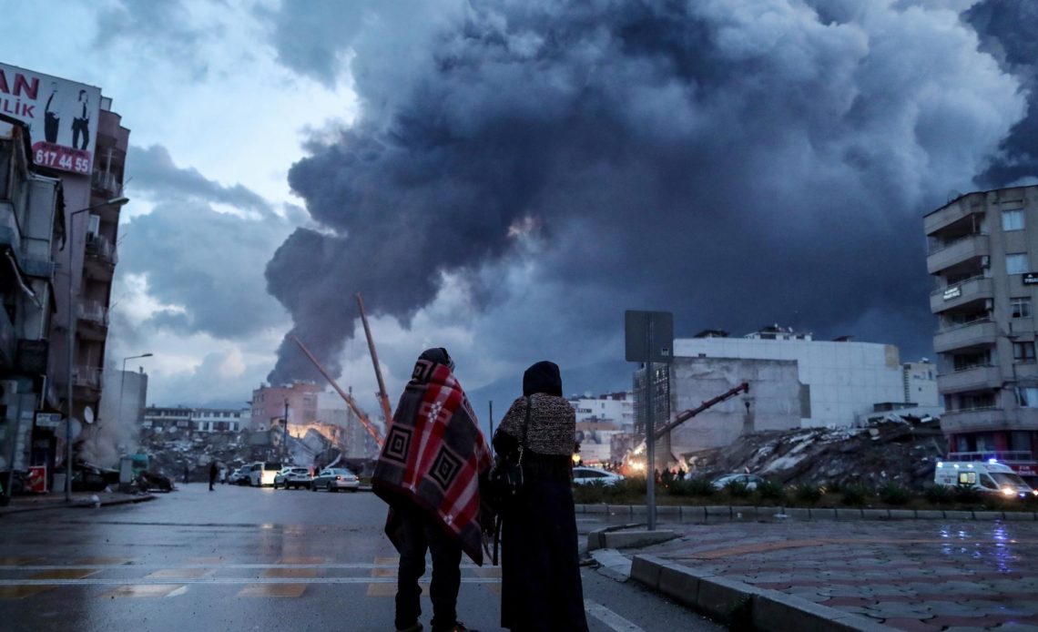 Se eleva a más de 3,300 los muertos tras terremotos en Siria y Turquía