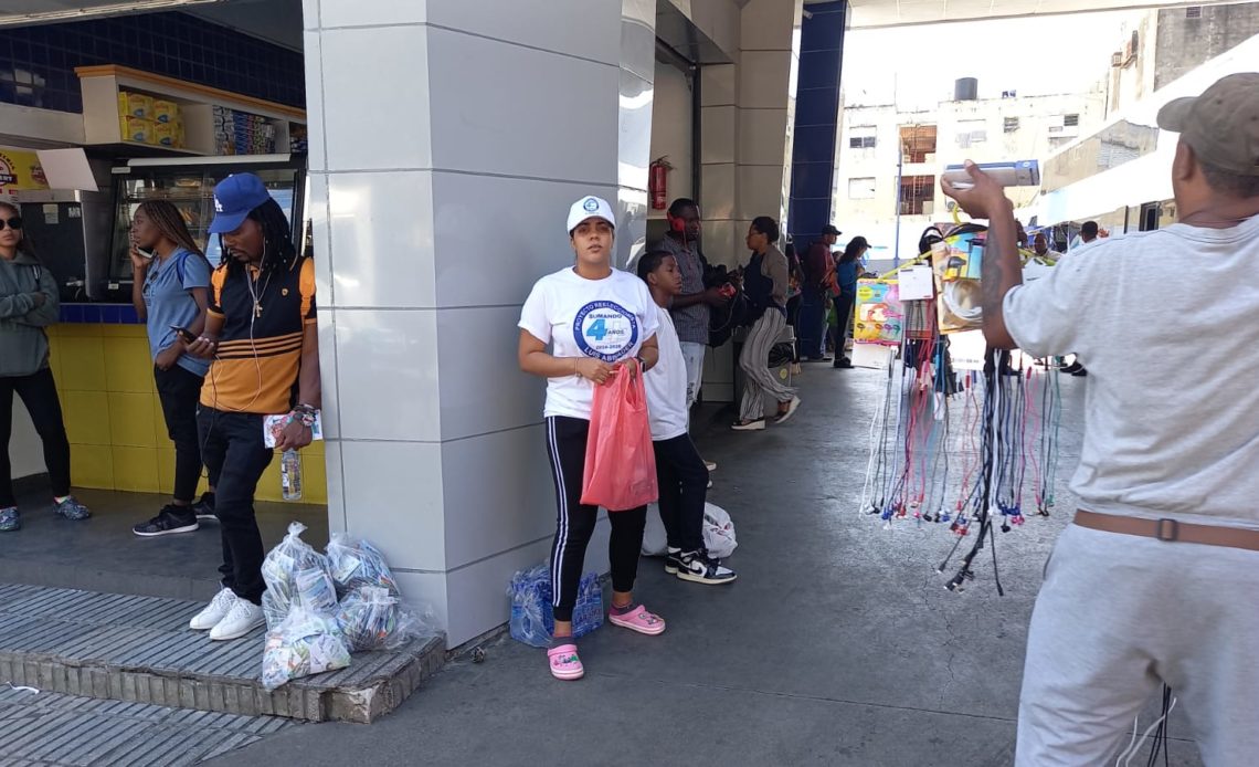 Familias se trasladan a los pueblos para disfrutar feriado de Semana Santa; iglesia queda en el olvido