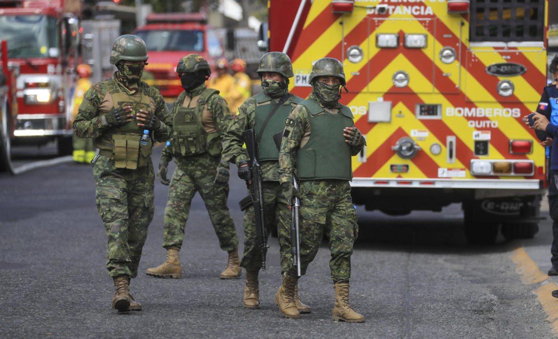 Suben a tres los fallecidos y a once los heridos en un incendio "provocado" en una discoteca de Ecuador