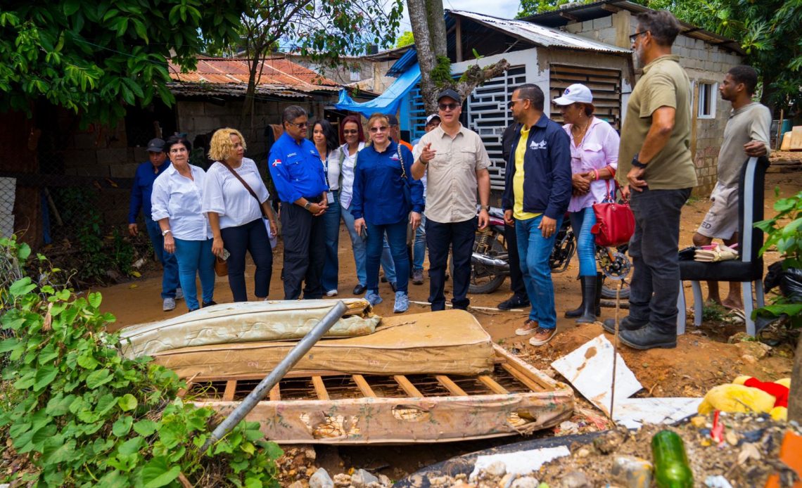 Distribuyen ayudas a familias afectadas por lluvias en Samaná y Puerto Plata