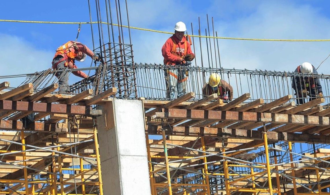 Aprueban aumento salarial del 20% para el sector construcción