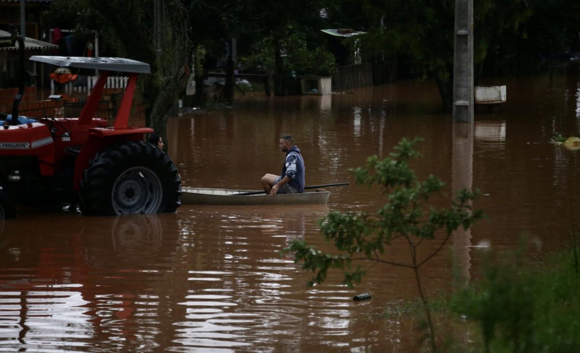 Suben a 37 los muertos por las inundaciones en el sur de Brasil