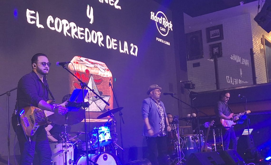 Pavel Núñez canta para las madres en Hard Rock Café