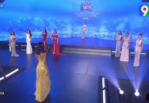 Candidatas deslumbran con trajes de gala en el Miss RD 2024