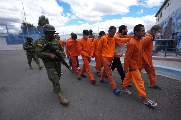 Decretan control permanente en cárceles de Ecuador
