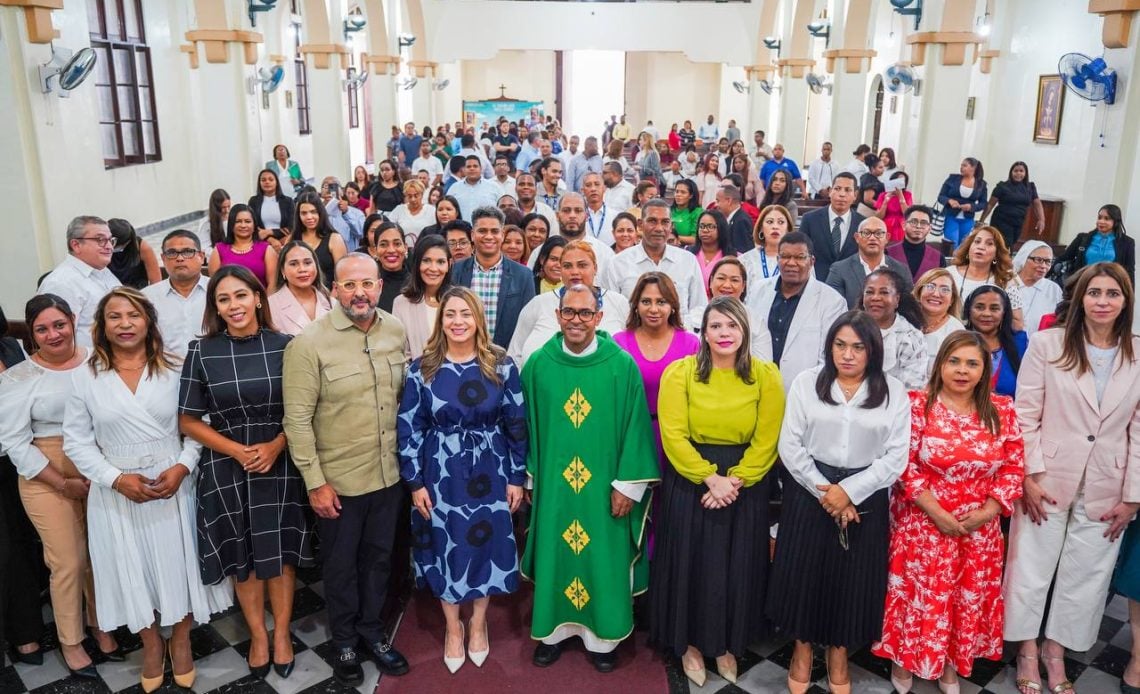 Colaboradoras, colaboradores e invitados a eucaristía por tercer aniversario de Supérate