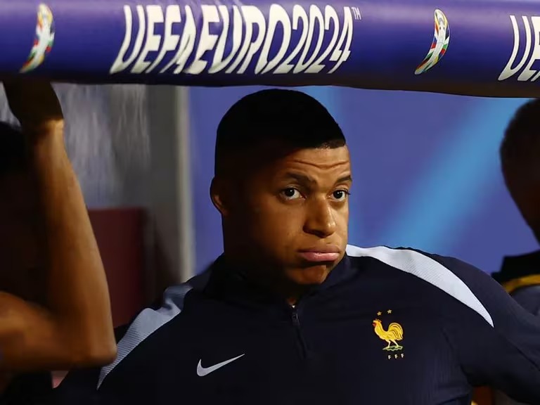 ¿Por qué Mbappé reclama 100 millones al PSG?