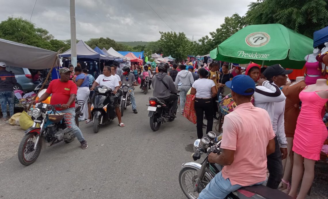 Comerciantes del mercado “La Pulga” de Azua piden ser movidos a otro lugar