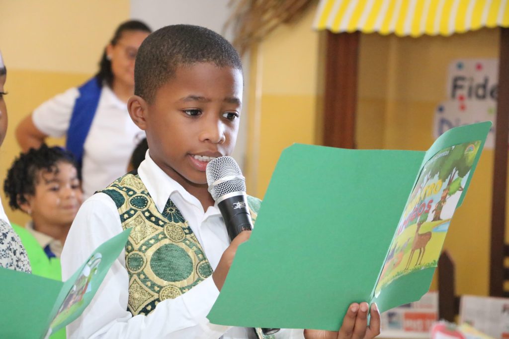 Niño leyendo