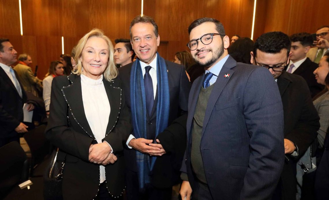 Ito Bisonó participa en encuentro del Grupo Libertad y Democracia en Santiago de Chile