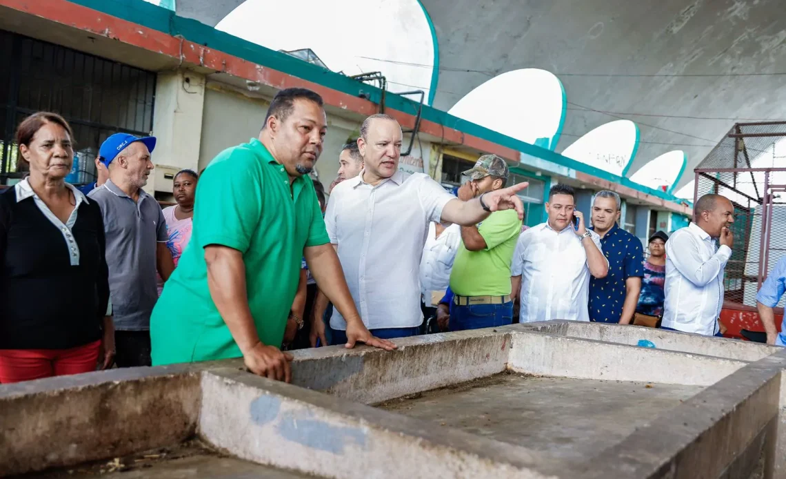 Alcalde Ulises Rodríguez inicia rescate del mercado central de Pueblo Nuevo