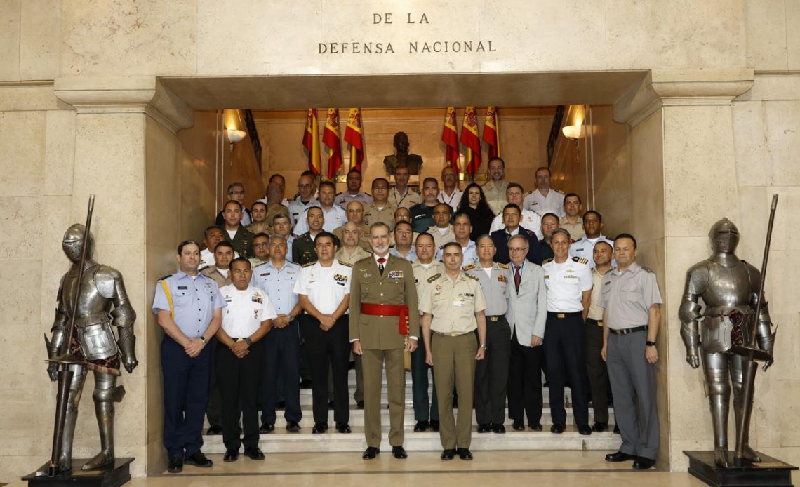 Oficiales Fuerza Aérea RD participan en curso de Altos Estudios Estratégicos en Madrid