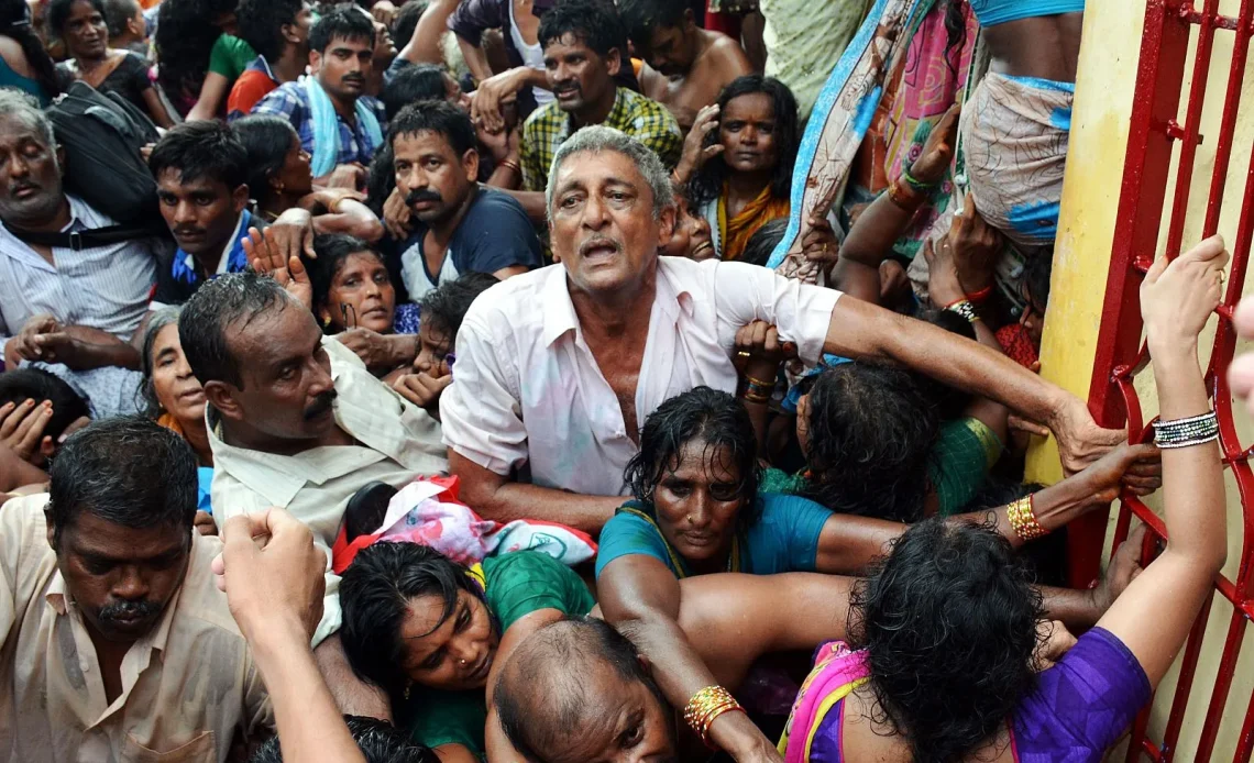 Sube a 116 los muertos por la estampida tras una ceremonia religiosa, en la India