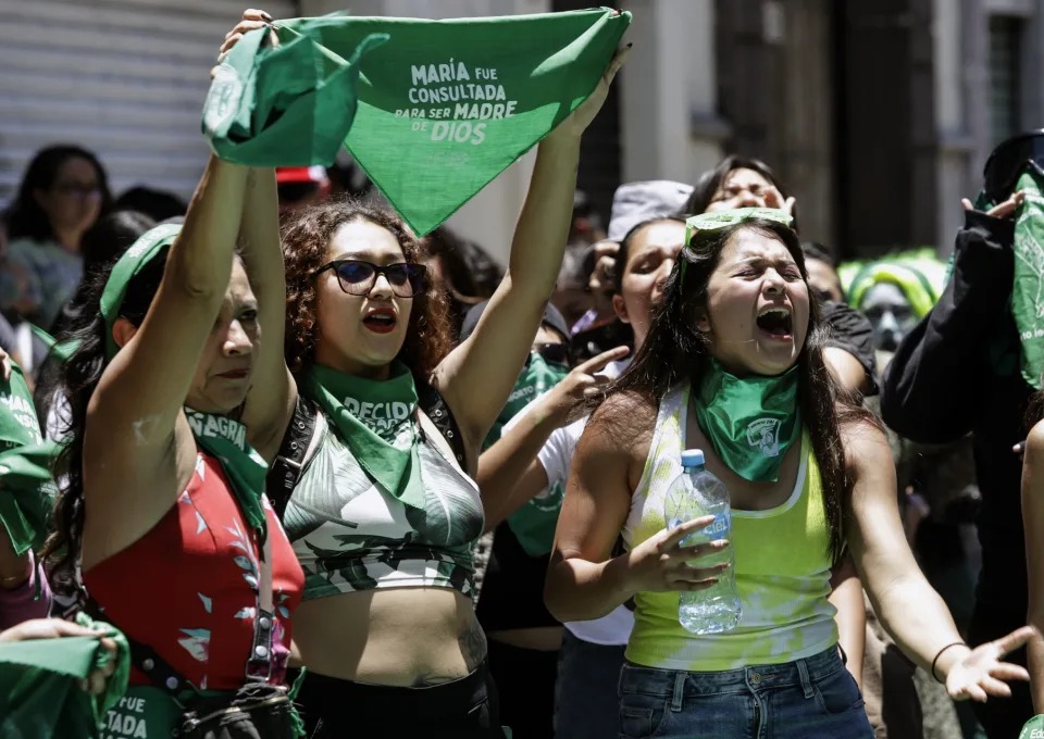 Feministas celebrando en Puebla