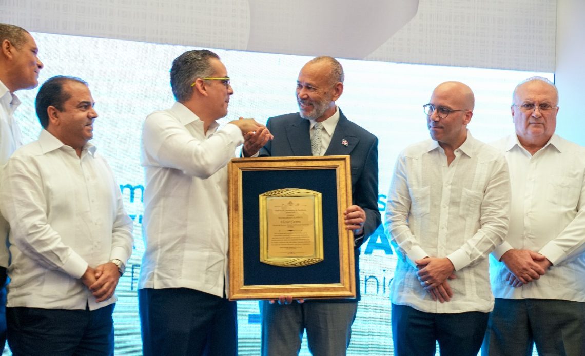 Federación Dominicana de Textileros reconoce aporte del INABIE