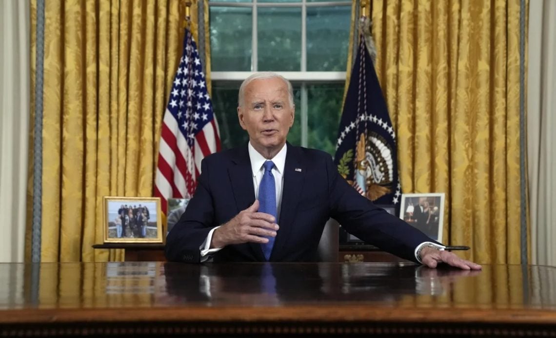 Joe Biden en despacho de la oficina oval