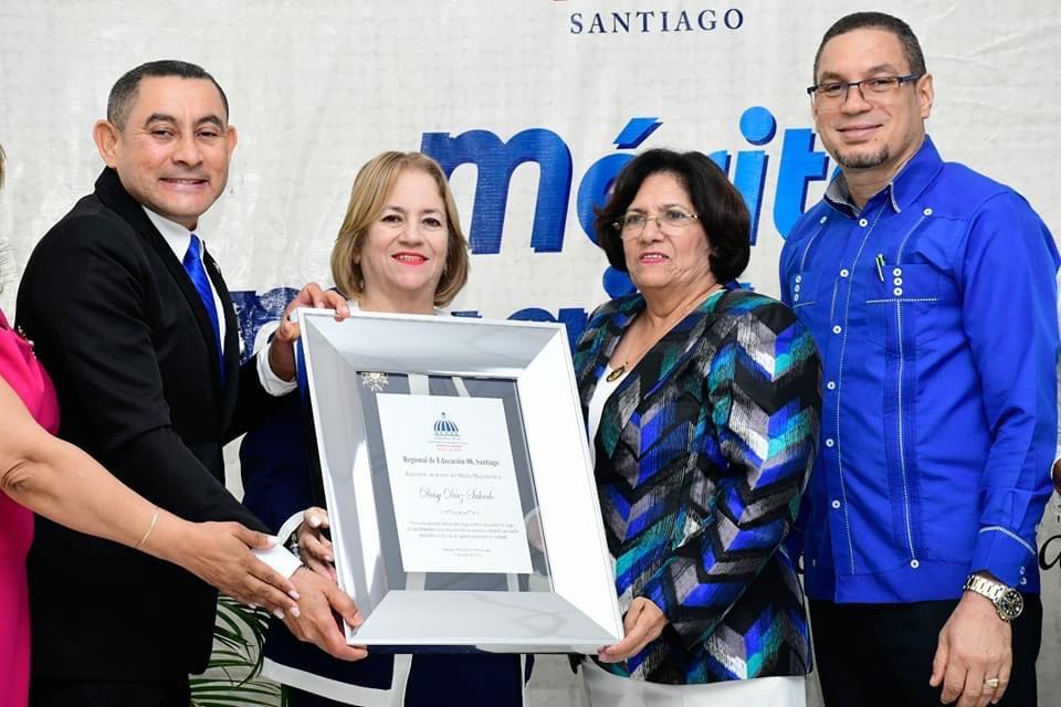 Minerd entrega Premio al Mérito Magisterial 2024 a la maestra Daysi Díaz