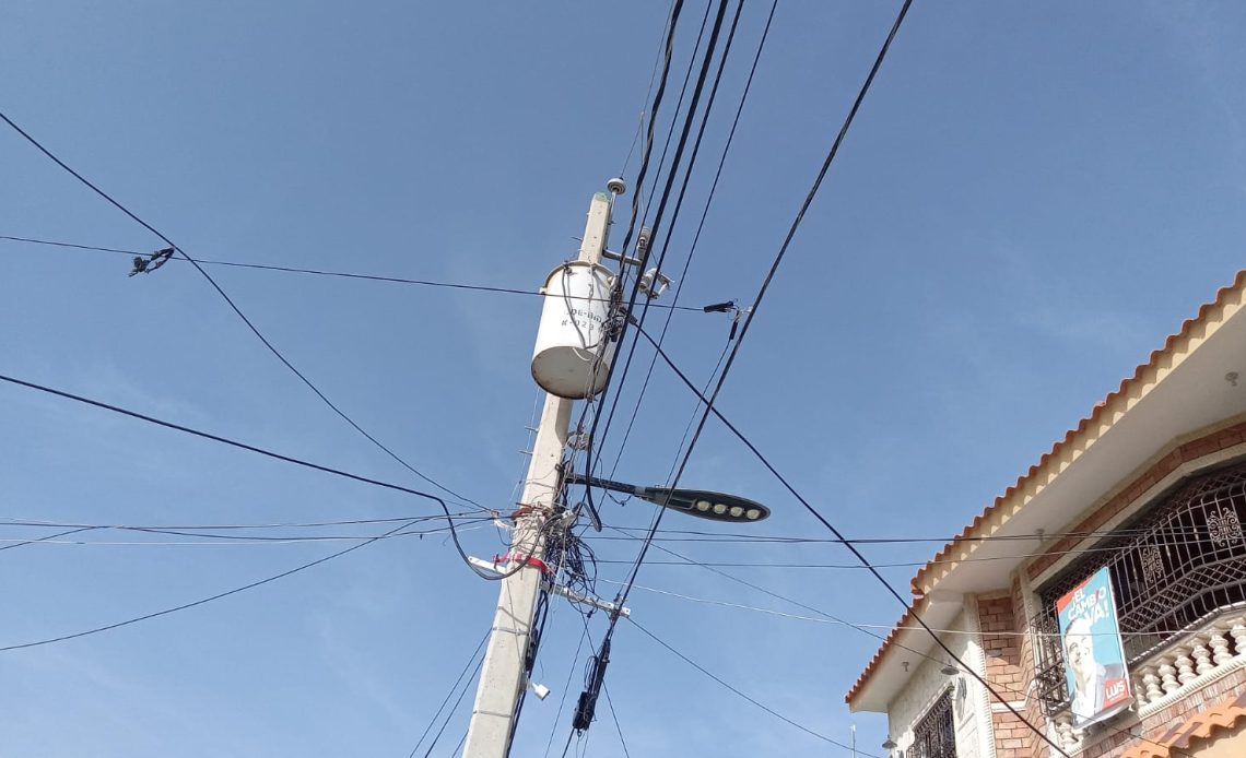 Residentes en Azua amenazan con protestar en las calles si no resuelven avería en transformador eléctrico