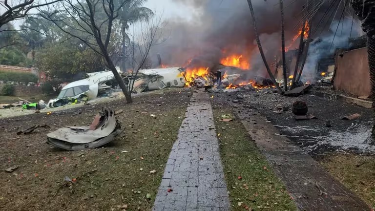 Imágenes del lugar donde se estrelló avión de Voepass, Brasil