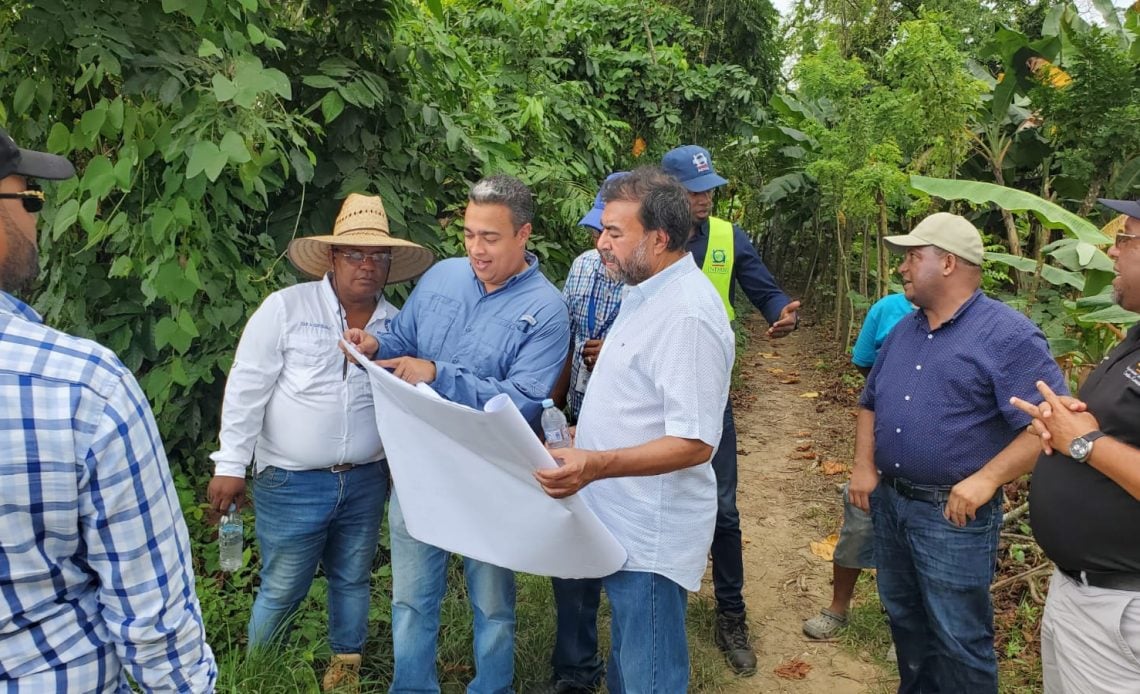 Olmedo Caba supervisa trabajos en Bajo Yuna