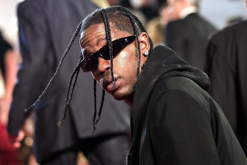 Rapero Travis Scott es detenido por pegar a un agente de seguridad