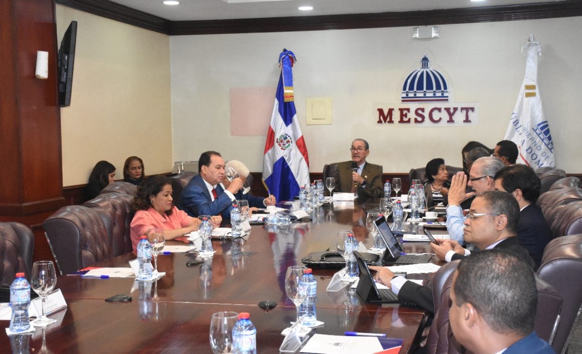 Reunión en el Mescyt