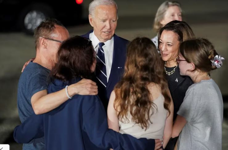 Joe Biden recibe a rehenes