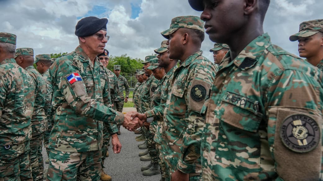 Comandante General del Ejército recorre instalaciones y evalúa posibles mejoras