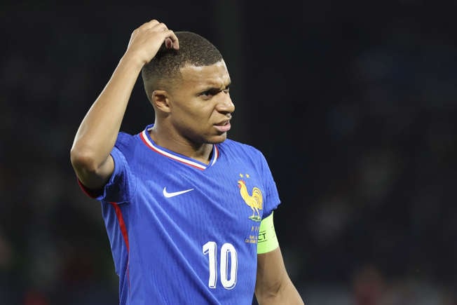 Califican de mediocre e insuficiente desempeño actual de futbolista Mbappé