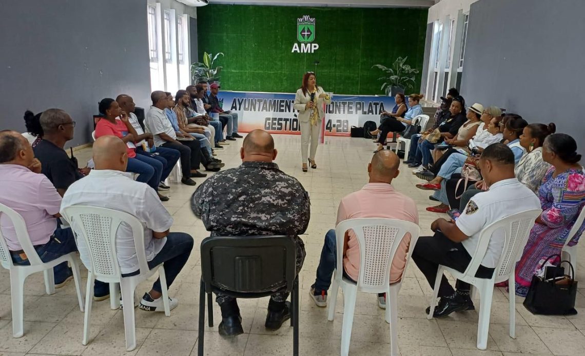 Reunión de autoridades en Monte Plata./